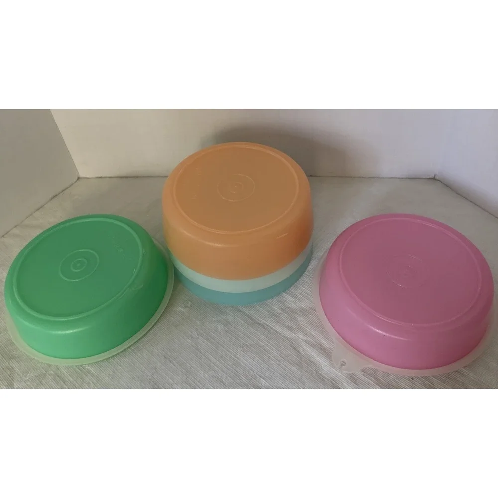 Set of 5 Tupperware Little Wonders 1286-14  Pastel Colors W/‎ 2 Lids 6 Oz
